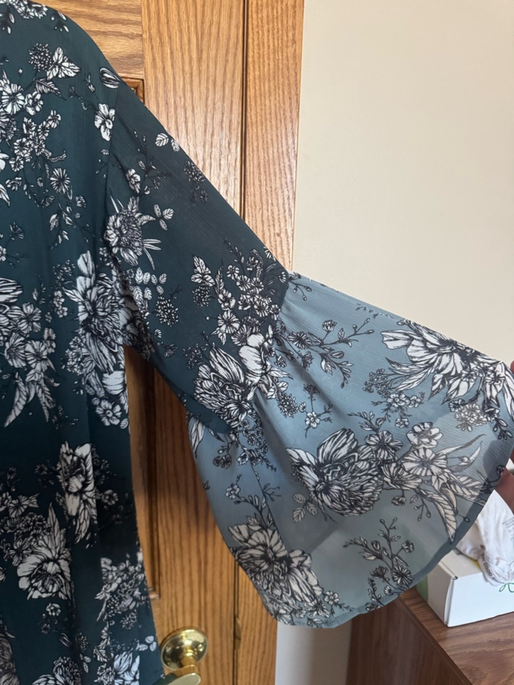 Maurices Teal and White Floral Kimono Top - Large - Picture 4 of 5